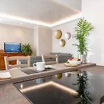 Sunshine - Luxury Property, With Pool & Large Private Garden, Few Steps From The Beach, Ideal For Families, Large Groups And People With Mobility Issuess Dervio