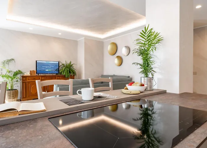 Sunshine - Luxury Property, With Pool & Large Private Garden, Few Steps From The Beach, Ideal For Families, Large Groups And People With Mobility Issuess Dervio