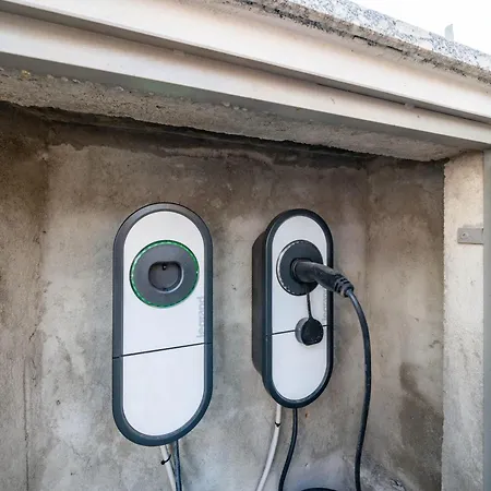 빌라 Sunshine - Luxury Property, With Pool & Large Private Garden, Few Steps From The Beach, Ideal For Families, Large Groups And People With Mobility Issuess 데르비오